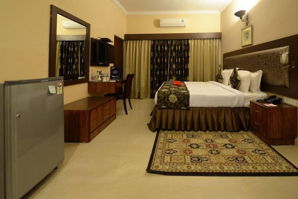 Genx Banjara Hill 1589 Hotel Хидерабад Екстериор снимка