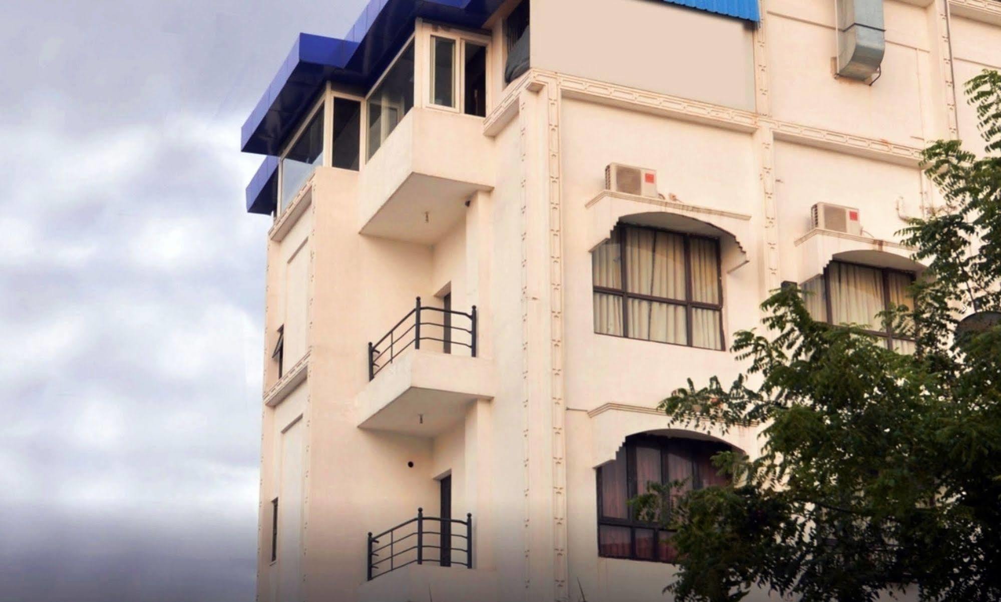 Genx Banjara Hill 1589 Hotel Хидерабад Екстериор снимка