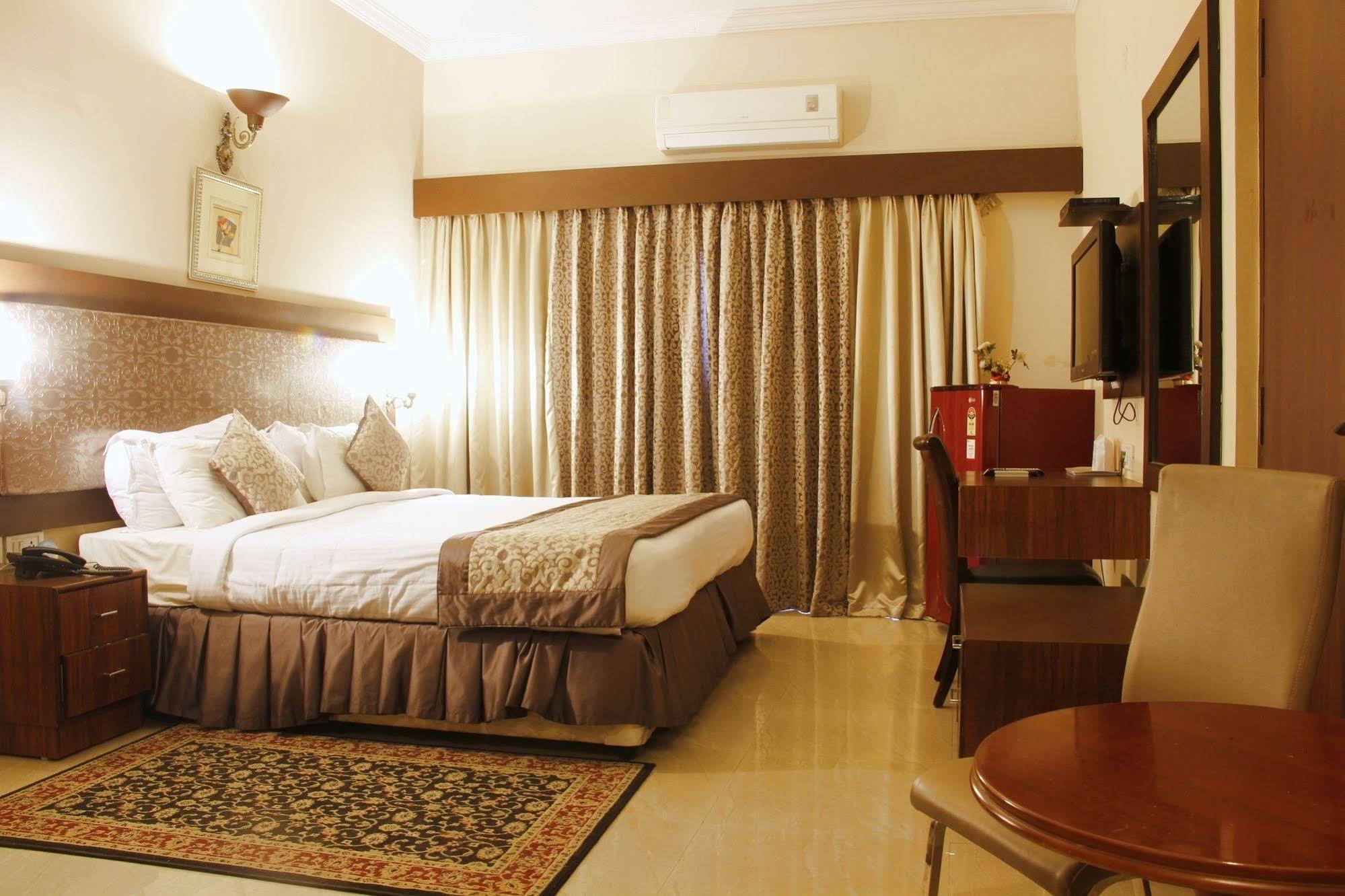 Genx Banjara Hill 1589 Hotel Хидерабад Екстериор снимка