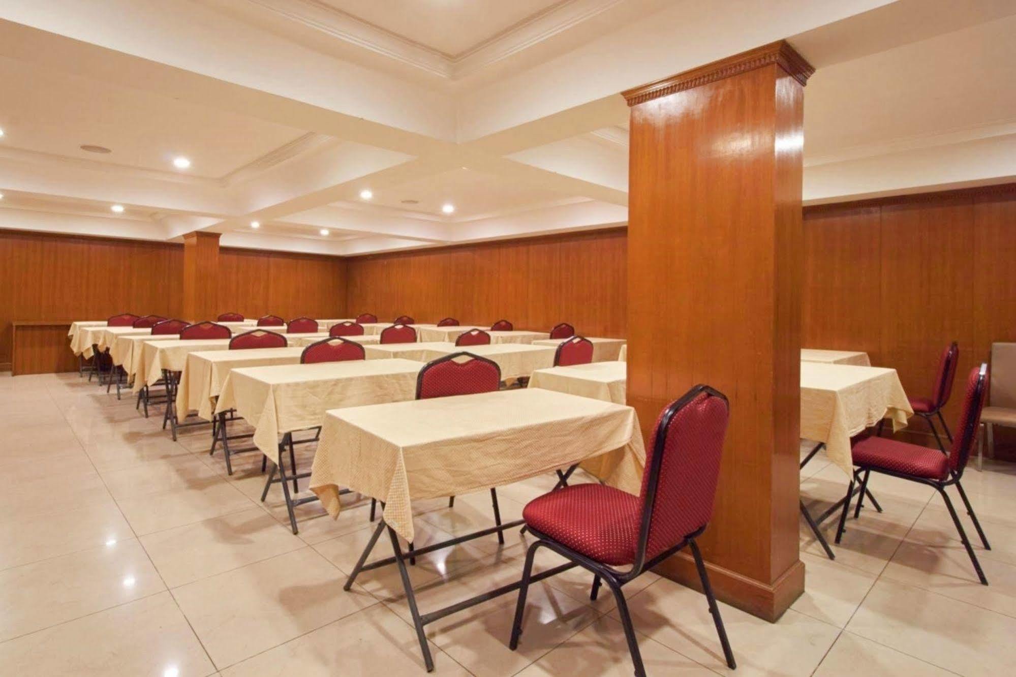 Genx Banjara Hill 1589 Hotel Хидерабад Екстериор снимка