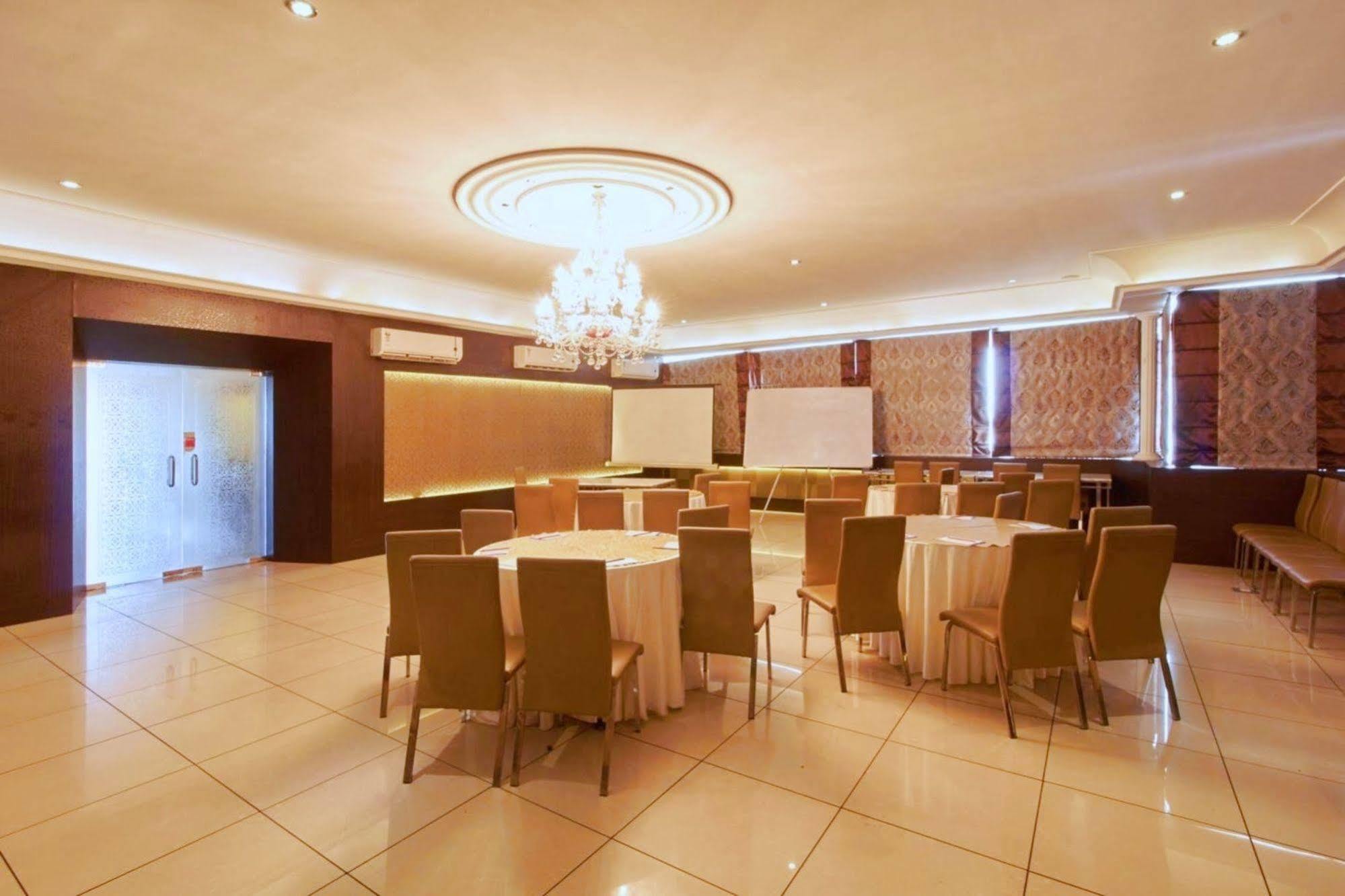 Genx Banjara Hill 1589 Hotel Хидерабад Екстериор снимка