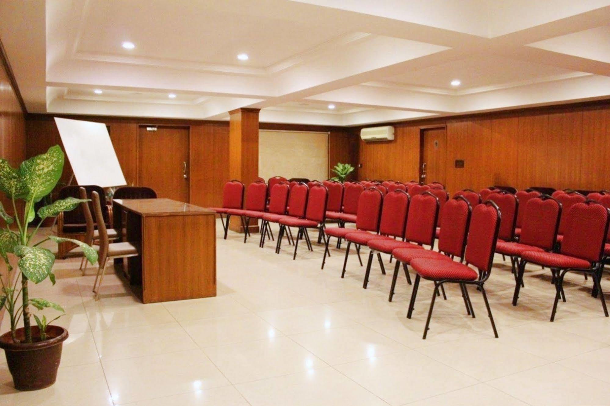 Genx Banjara Hill 1589 Hotel Хидерабад Екстериор снимка